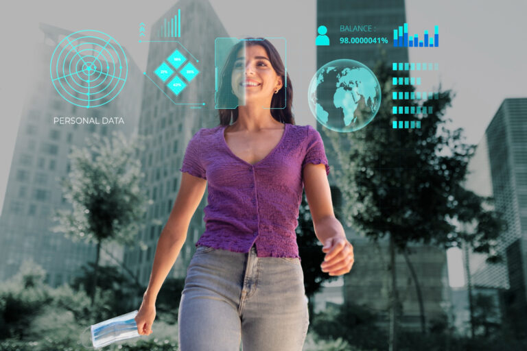 Imagem de uma mulher com seus dados verificados por visão computacional
